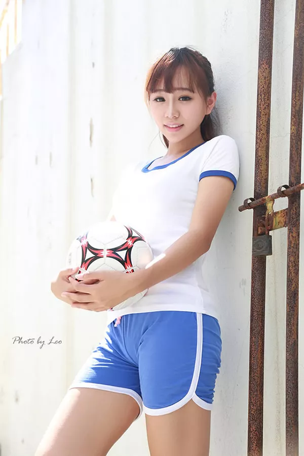 喜欢足球的少女